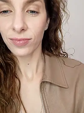 Snapshot of YourSuperModel chatting on 09.23.25 YourSuperModel online show from 09.23.25