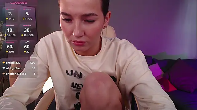 Snapshot of Bellla_Haddid chatting on 02.24.25 Bellla Haddid online show from 02.24.25