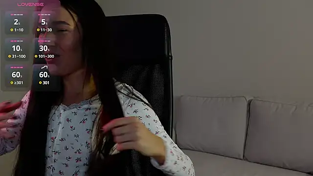 Snapshot of Bellla_Haddid chatting on 03.17.25 Bellla Haddid online show from 03.17.25