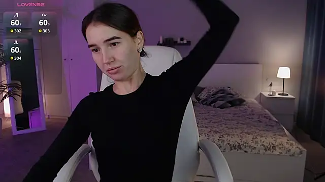 Snapshot of Bellla_Haddid chatting on 09.29.25 Bellla Haddid online show from 09.29.25