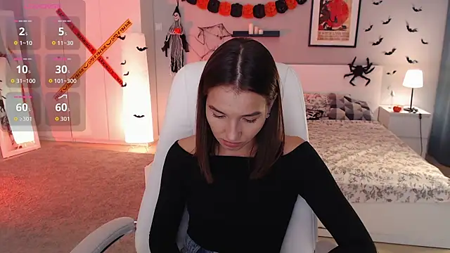 Snapshot of Bellla_Haddid chatting on 10.26.25 Bellla Haddid online show from 10.26.25