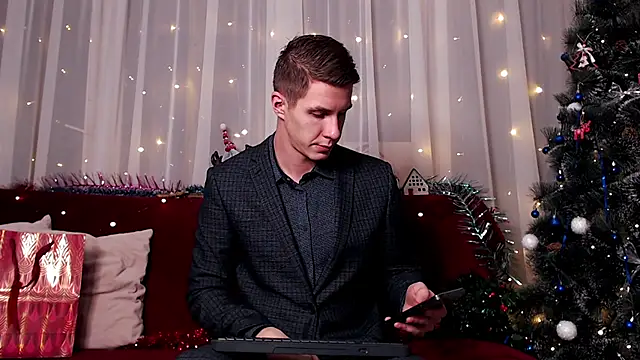 Snapshot of Chris_Brien chatting on 12.25.24 Chris Brien online show from 12.25.24