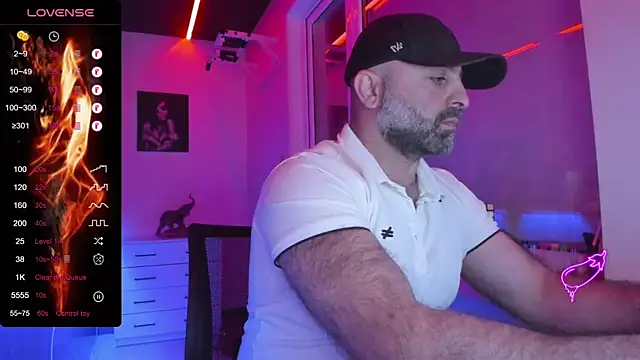 Snapshot of MAGABEAR077 chatting on 04.03.26 MAGABEAR077 online show from 04.03.26