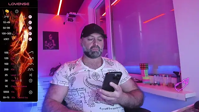 Snapshot of MAGABEAR077 chatting on 04.14.26 MAGABEAR077 online show from 04.14.26