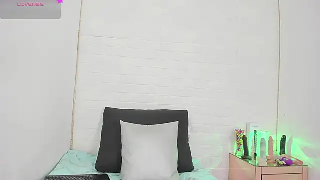 Snapshot of nathally_roses chatting on 02.13.25 nathally roses online show from 02.13.25