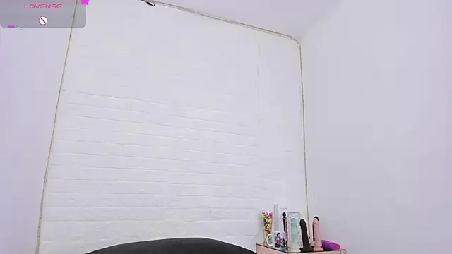 Snapshot of nathally_roses chatting on 02.20.25 nathally roses online show from 02.20.25