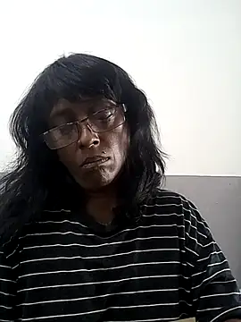 Snapshot of mamakarma1403 chatting on 03.03.25 mamakarma1403 online show from 03.03.25