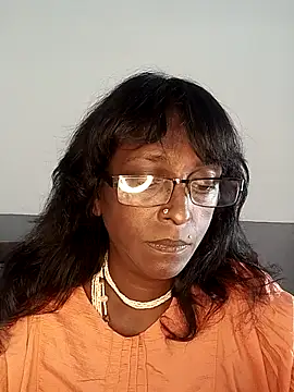 Snapshot of mamakarma1403 chatting on 03.04.25 mamakarma1403 online show from 03.04.25