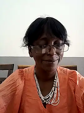 Snapshot of mamakarma1403 chatting on 03.04.25 mamakarma1403 online show from 03.04.25