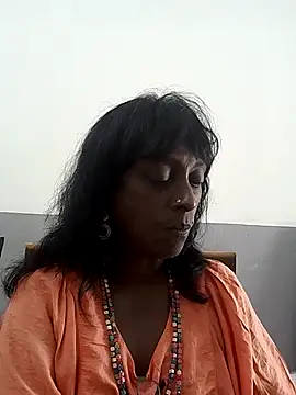 Snapshot of mamakarma1403 chatting on 03.06.25 mamakarma1403 online show from 03.06.25