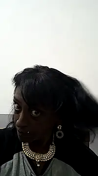 Snapshot of mamakarma1403 chatting on 03.08.25 mamakarma1403 online show from 03.08.25