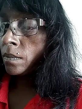 Snapshot of mamakarma1403 chatting on 03.09.25 mamakarma1403 online show from 03.09.25