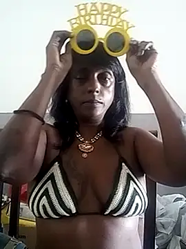 Snapshot of mamakarma1403 chatting on 03.14.25 mamakarma1403 online show from 03.14.25