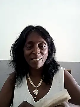 Snapshot of mamakarma1403 chatting on 03.20.25 mamakarma1403 online show from 03.20.25