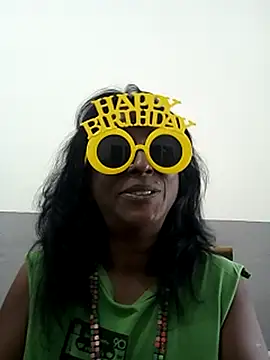 Snapshot of mamakarma1403 chatting on 03.21.25 mamakarma1403 online show from 03.21.25