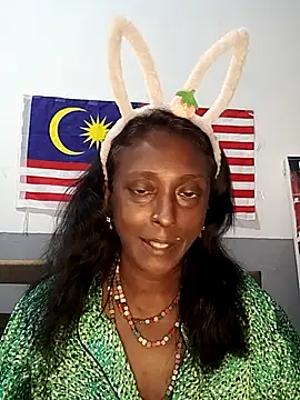 Snapshot of mamakarma1403 chatting on 09.21.25 mamakarma1403 online show from 09.21.25