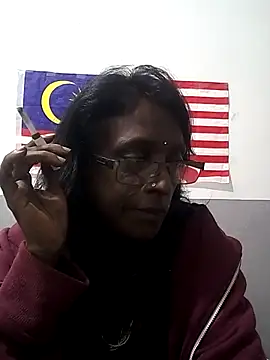 Snapshot of mamakarma1403 chatting on 09.29.25 mamakarma1403 online show from 09.29.25