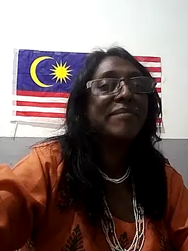 Snapshot of mamakarma1403 chatting on 10.02.25 mamakarma1403 online show from 10.02.25