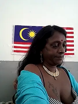 Snapshot of mamakarma1403 chatting on 10.14.25 mamakarma1403 online show from 10.14.25