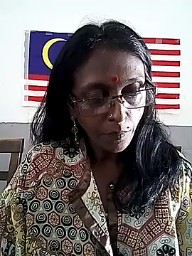 Snapshot of mamakarma1403 chatting on 10.17.25 mamakarma1403 online show from 10.17.25