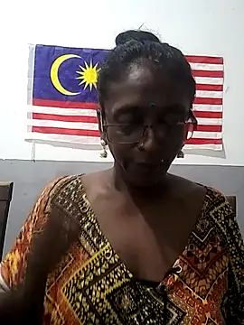 Snapshot of mamakarma1403 chatting on 10.23.25 mamakarma1403 online show from 10.23.25