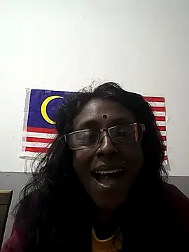 Snapshot of mamakarma1403 chatting on 10.25.25 mamakarma1403 online show from 10.25.25