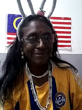 Snapshot of mamakarma1403 chatting on 10.28.25 mamakarma1403 online show from 10.28.25