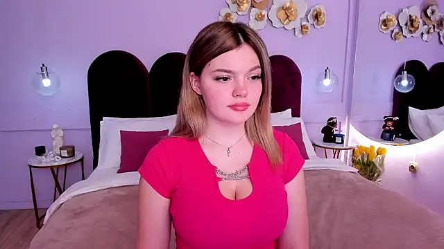 Snapshot of ZaraBloom chatting on 03.10.25 ZaraBloom online show from 03.10.25