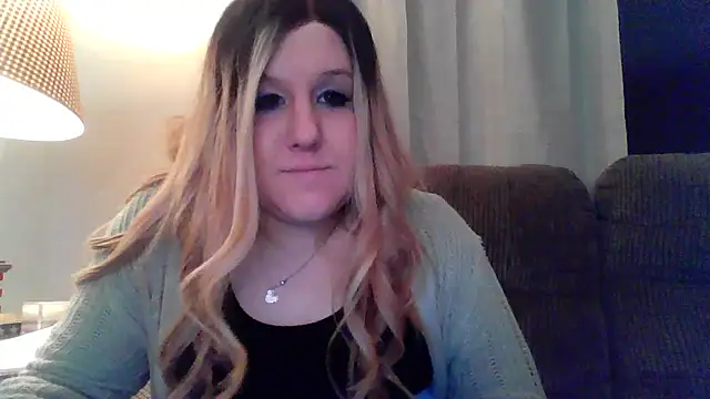 Snapshot of PuckBunny17 chatting on 12.04.24 PuckBunny17 online show from 12.04.24