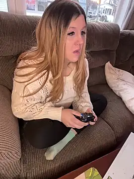 Snapshot of PuckBunny17 chatting on 12.08.24 PuckBunny17 online show from 12.08.24