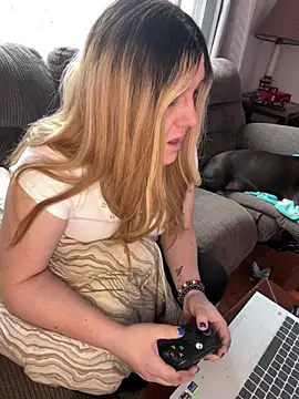 Snapshot of PuckBunny17 chatting on 12.17.24 PuckBunny17 online show from 12.17.24