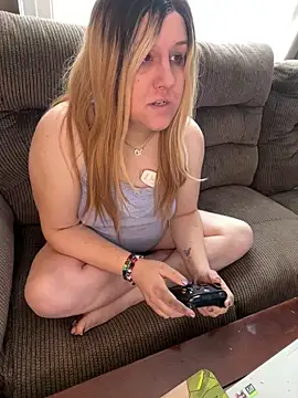 Snapshot of PuckBunny17 chatting on 12.23.24 PuckBunny17 online show from 12.23.24