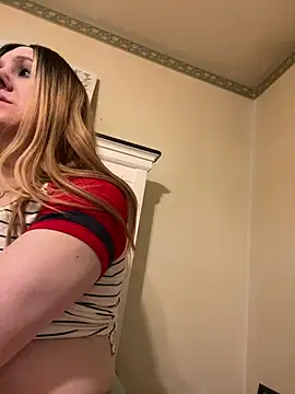 Snapshot of PuckBunny17 chatting on 12.25.24 PuckBunny17 online show from 12.25.24