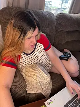 Snapshot of PuckBunny17 chatting on 12.28.24 PuckBunny17 online show from 12.28.24