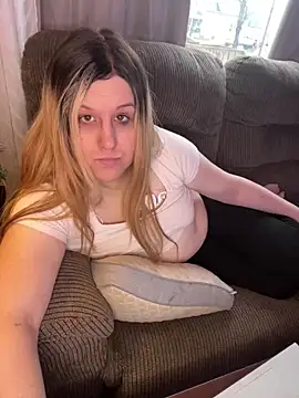 Snapshot of PuckBunny17 chatting on 12.29.24 PuckBunny17 online show from 12.29.24