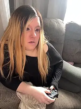 Snapshot of PuckBunny17 chatting on 01.14.25 PuckBunny17 online show from 01.14.25