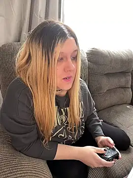 Snapshot of PuckBunny17 chatting on 01.22.25 PuckBunny17 online show from 01.22.25