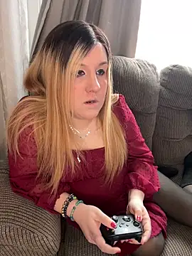 Snapshot of PuckBunny17 chatting on 02.08.25 PuckBunny17 online show from 02.08.25