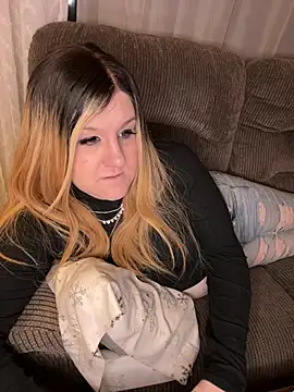 Snapshot of PuckBunny17 chatting on 02.16.25 PuckBunny17 online show from 02.16.25