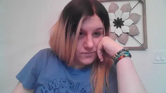 Snapshot of PuckBunny17 chatting on 02.26.25 PuckBunny17 online show from 02.26.25