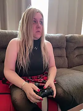 Snapshot of PuckBunny17 chatting on 09.29.25 PuckBunny17 online show from 09.29.25