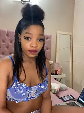 ItsLeyaa online show from 12.12.24