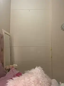 ItsLeyaa online show from 12.22.24