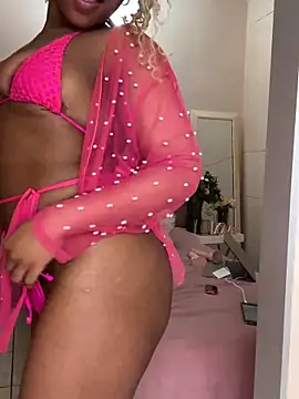 ItsLeyaa online show from 01.05.25