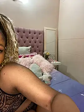 ItsLeyaa online show from 01.11.25