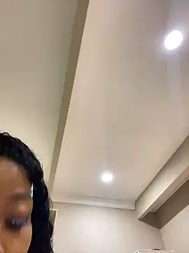 ItsLeyaa online show from 01.23.25