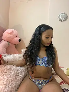 ItsLeyaa online show from 02.28.25