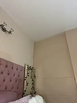 ItsLeyaa online show from 10.04.25