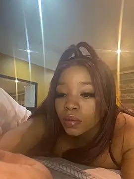 ItsLeyaa online show from 10.15.25