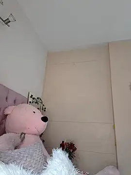 ItsLeyaa online show from 10.24.25